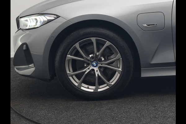 BMW 3 Serie Touring 320e Sportline FACELIFT Plug In Hybrid Dealer O.H PHEV | Panodak | Widescreen Navi | Harman Kardon | Camera | Keyless | Stuurverwarming | Apple Carplay | BLIS |