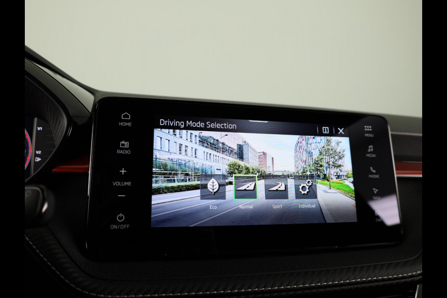 Škoda Fabia Monte Carlo 1.0 TSI 115 pk 7 versn. DSG | Navigatie pakket | Travel assist | Licht en Zicht plus | Verwarmbare voorstoelen