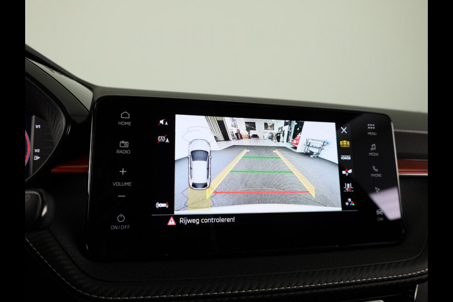 Škoda Fabia Monte Carlo 1.0 TSI 115 pk 7 versn. DSG | Navigatie pakket | Travel assist | Licht en Zicht plus | Verwarmbare voorstoelen