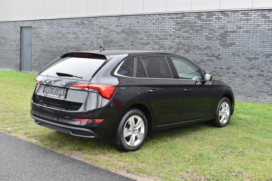 Škoda SCALA 1.0 TSI Ambition Automaat Carplay Navigatie Front/lane assist Stoelverwarming Parkeer sensoren