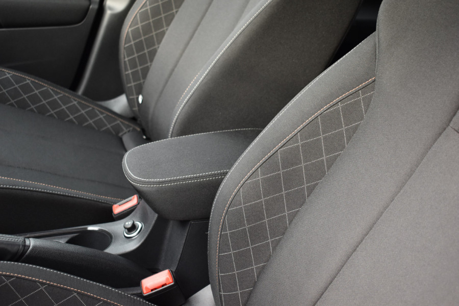 Škoda SCALA 1.0 TSI Ambition Automaat Carplay Navigatie Front/lane assist Stoelverwarming Parkeer sensoren