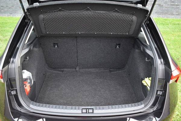 Škoda SCALA 1.0 TSI Ambition Automaat Carplay Navigatie Front/lane assist Stoelverwarming Parkeer sensoren