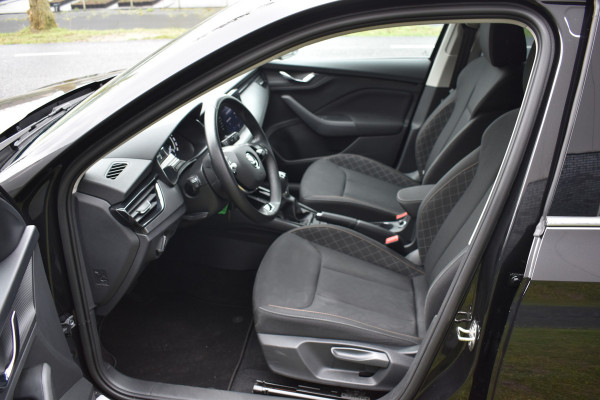 Škoda SCALA 1.0 TSI Ambition Automaat Carplay Navigatie Front/lane assist Stoelverwarming Parkeer sensoren