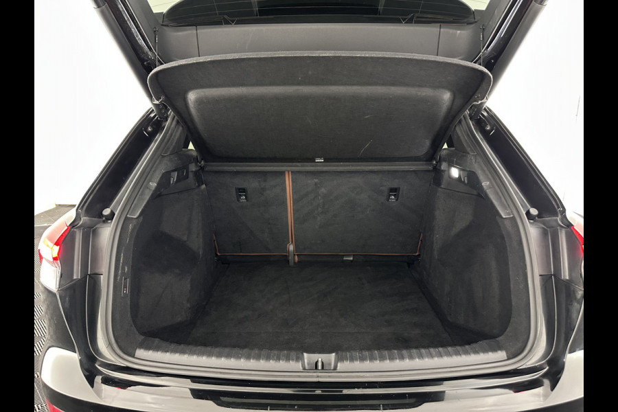 Audi Q4 e-tron 40 Launch edition S Competition 77 kWh [ 3-Fase-11kW ] {SOH-90%} (INCL-BTW) Aut. *HEATPUMP | PANO | LEATHER | MATRIX-LED | AUDI-SOUND | ADAPTIVE-CRUISE | HEATED-SPORTSEATS | AMBIENT-LIGHT | DIGI-COCKPIT | CAMERA | KEYLESS | DAB+ | 20''ALU*