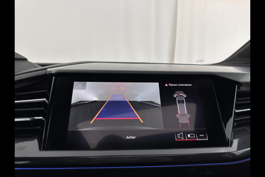 Audi Q4 e-tron 40 Launch edition S Competition 77 kWh [ 3-Fase-11kW ] {SOH-90%} (INCL-BTW) Aut. *HEATPUMP | PANO | LEATHER | MATRIX-LED | AUDI-SOUND | ADAPTIVE-CRUISE | HEATED-SPORTSEATS | AMBIENT-LIGHT | DIGI-COCKPIT | CAMERA | KEYLESS | DAB+ | 20''ALU*