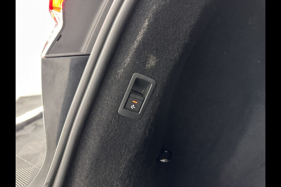 Audi Q4 e-tron 40 Launch edition S Competition 77 kWh [ 3-Fase-11kW ] {SOH-90%} (INCL-BTW) Aut. *HEATPUMP | PANO | LEATHER | MATRIX-LED | AUDI-SOUND | ADAPTIVE-CRUISE | HEATED-SPORTSEATS | AMBIENT-LIGHT | DIGI-COCKPIT | CAMERA | KEYLESS | DAB+ | 20''ALU*