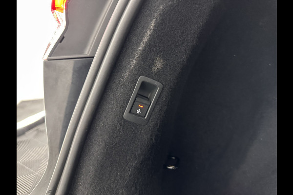 Audi Q4 e-tron 40 Launch edition S Competition 77 kWh [ 3-Fase-11kW ] {SOH-90%} (INCL-BTW) Aut. *HEATPUMP | PANO | LEATHER | MATRIX-LED | AUDI-SOUND | ADAPTIVE-CRUISE | HEATED-SPORTSEATS | AMBIENT-LIGHT | DIGI-COCKPIT | CAMERA | KEYLESS | DAB+ | 20''ALU*