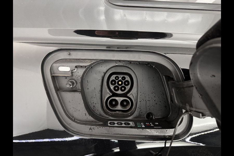 Audi Q4 e-tron 40 Launch edition S Competition 77 kWh [ 3-Fase-11kW ] {SOH-90%} (INCL-BTW) Aut. *HEATPUMP | PANO | LEATHER | MATRIX-LED | AUDI-SOUND | ADAPTIVE-CRUISE | HEATED-SPORTSEATS | AMBIENT-LIGHT | DIGI-COCKPIT | CAMERA | KEYLESS | DAB+ | 20''ALU*