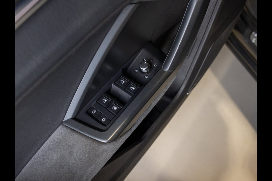 Audi Q3 45 TFSI quattro 2x S Line / 230pk / Panorama dak / B&O / Keyless / Achteruitrij camera /