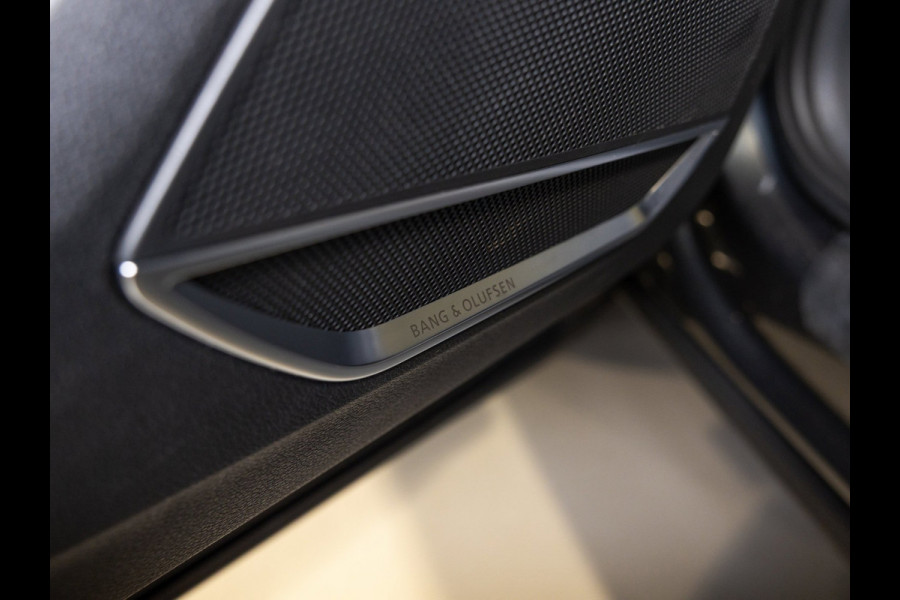 Audi Q3 45 TFSI quattro 2x S Line / 230pk / Panorama dak / B&O / Keyless / Achteruitrij camera /