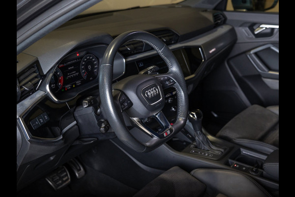 Audi Q3 45 TFSI quattro 2x S Line / 230pk / Panorama dak / B&O / Keyless / Achteruitrij camera /