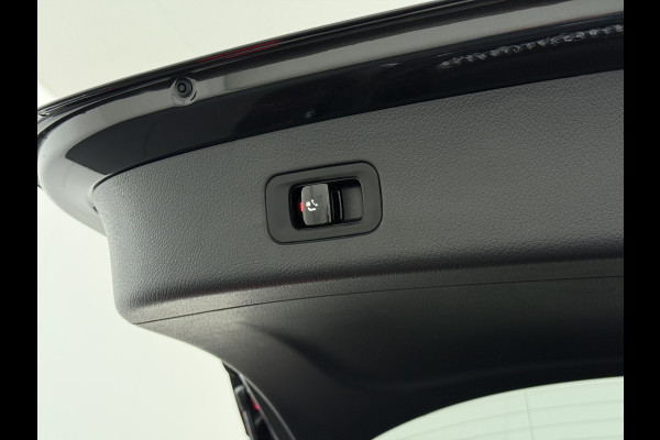 Mercedes-Benz GLC 300 e 4MATIC AMG Line | Pano Trekhaak Memory Digital