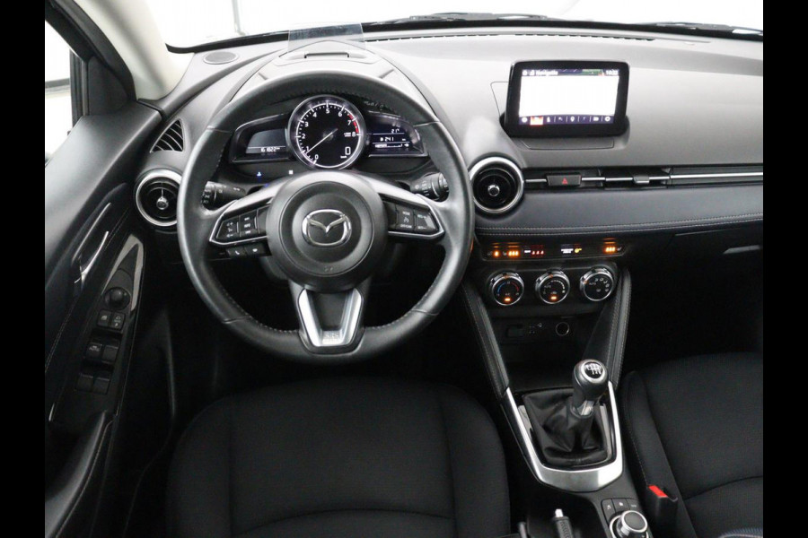 Mazda 2 1.5 Skyact-G Luxury | Stoel & stuurverwarming | Head-Up | Camera | Carplay | Keyless | Full LED | Dodehoek detectie | Climate control | Cruise control | Getint glas | Parkeerhulp