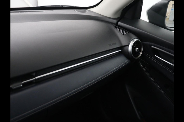 Mazda 2 1.5 Skyact-G Luxury | Stoel & stuurverwarming | Head-Up | Camera | Carplay | Keyless | Full LED | Dodehoek detectie | Climate control | Cruise control | Getint glas | Parkeerhulp
