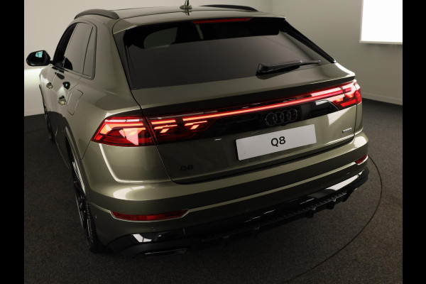 Audi Q8 60 TFSI e quattro Pro Line S Competition 490pk | Panoramadak | HUD | 4 wielbesturing | Stoel ventilatie en massage | Verlengde garantie | 23 inch Lichtmetalen velgen