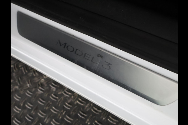 Tesla Model 3 Sport RWD Plus 60 kWh 238 PK! | Navigatie | Panoramadak | Camera |