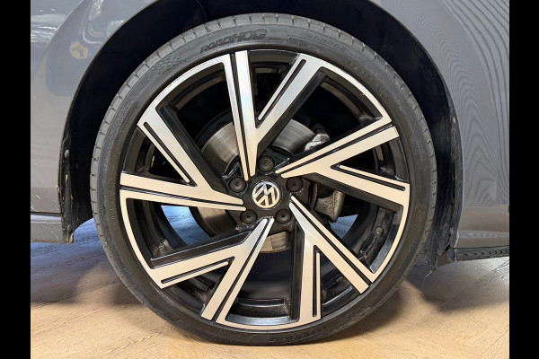 Volkswagen Golf 2.0 TDI R-Line Business AUT. PANO TREKHAAK ACC PDC VOOR EN ACHTER CAMERA NAVI STOELVERWAMING STUURVERWARMING