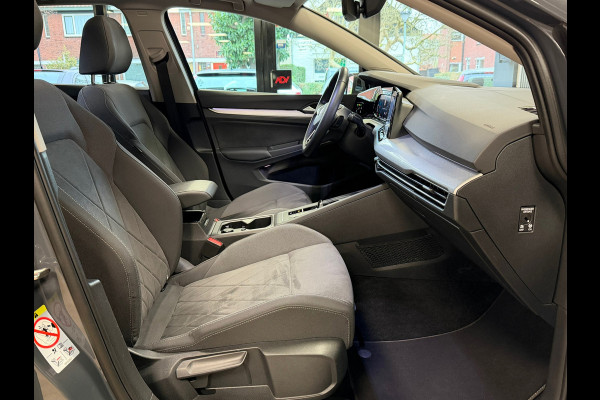 Volkswagen Golf 2.0 TDI R-Line Business AUT. PANO TREKHAAK ACC PDC VOOR EN ACHTER CAMERA NAVI STOELVERWAMING STUURVERWARMING