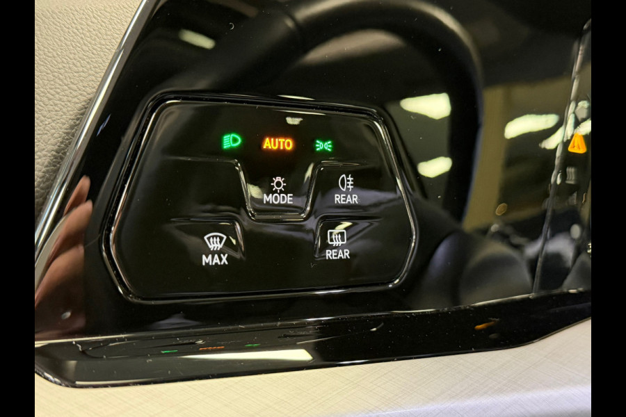 Volkswagen Golf 2.0 TDI R-Line Business AUT. PANO TREKHAAK ACC PDC VOOR EN ACHTER CAMERA NAVI STOELVERWAMING STUURVERWARMING