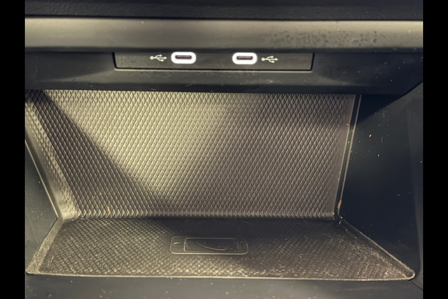 Volkswagen Golf 2.0 TDI R-Line Business AUT. PANO TREKHAAK ACC PDC VOOR EN ACHTER CAMERA NAVI STOELVERWAMING STUURVERWARMING