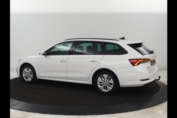 Škoda Octavia 1.0 e-TSI Business Edition | Trekhaak | Carplay | Navigatie | Full LED | Parkeerhulp | Cruise control | Digital Cockpit | Climate control | Getint glas