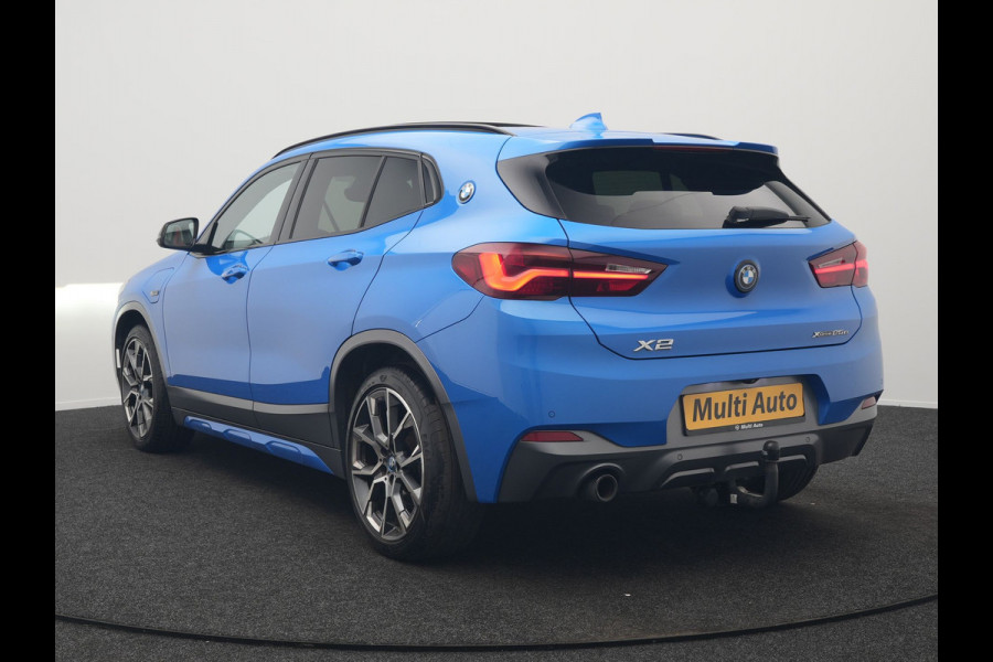 BMW X2 xDrive25e M Sport Plug In Hybrid 220pk Dealer O.H. PHEV | Trekhaak Afn. | Panodak | Adaptive Cruise | Head Up | Camera | Harman / Kardon | Lederen Competition Stoelen Memory & Verwarmd | Keyless | 19"L.M | Sfeerverlichting | Navigatie | DAB |