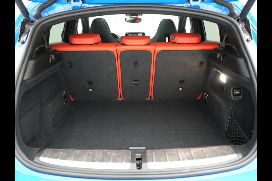 BMW X2 xDrive25e M Sport Plug In Hybrid 220pk Dealer O.H. PHEV | Trekhaak Afn. | Panodak | Adaptive Cruise | Head Up | Camera | Harman / Kardon | Lederen Competition Stoelen Memory & Verwarmd | Keyless | 19"L.M | Sfeerverlichting | Navigatie | DAB |