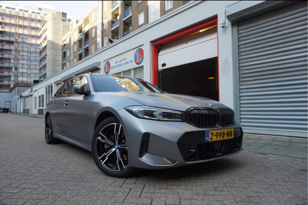 BMW 3 Serie Touring 330e M-SPORT | Facelift 2023/2024 | FROZEN GREY | Head Up | Adaptive + Lane | Harman Kardon | Trekhaak | Wide Screen Dashboard