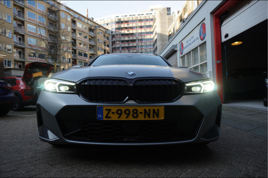 BMW 3 Serie Touring 330e M-SPORT | Facelift 2023/2024 | FROZEN GREY | Head Up | Adaptive + Lane | Harman Kardon | Trekhaak | Wide Screen Dashboard