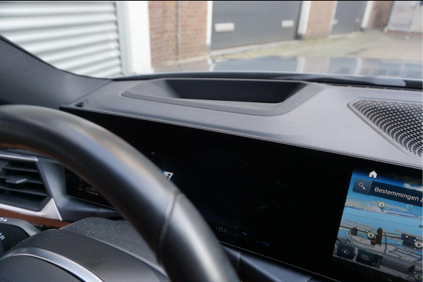 BMW 3 Serie Touring 330e M-SPORT | Facelift 2023/2024 | FROZEN GREY | Head Up | Adaptive + Lane | Harman Kardon | Trekhaak | Wide Screen Dashboard