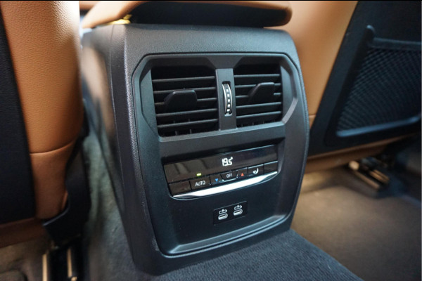 BMW 3 Serie Touring 330e M-SPORT | Facelift 2023/2024 | FROZEN GREY | Head Up | Adaptive + Lane | Harman Kardon | Trekhaak | Wide Screen Dashboard