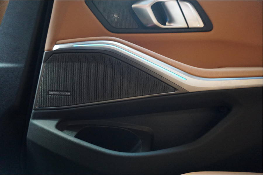 BMW 3 Serie Touring 330e M-SPORT | Facelift 2023/2024 | FROZEN GREY | Head Up | Adaptive + Lane | Harman Kardon | Trekhaak | Wide Screen Dashboard