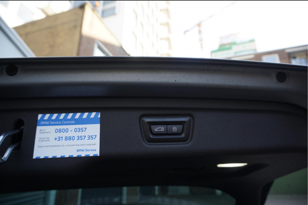 BMW 3 Serie Touring 330e M-SPORT | Facelift 2023/2024 | FROZEN GREY | Head Up | Adaptive + Lane | Harman Kardon | Trekhaak | Wide Screen Dashboard