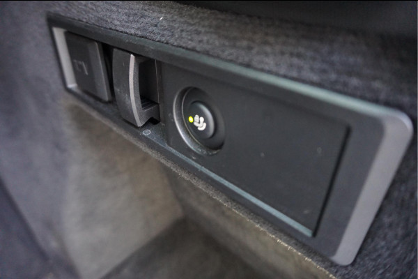 BMW 3 Serie Touring 330e M-SPORT | Facelift 2023/2024 | FROZEN GREY | Head Up | Adaptive + Lane | Harman Kardon | Trekhaak | Wide Screen Dashboard