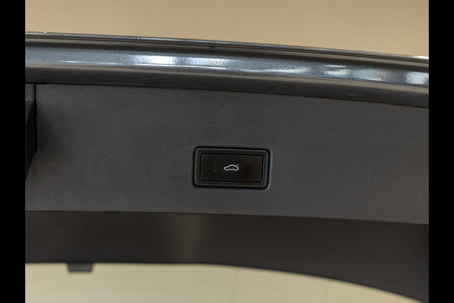 Volkswagen T-Roc 2.0 TSI 4Motion Sport / 190pk / Trekhaak / Leder / Achteruitrij camera /