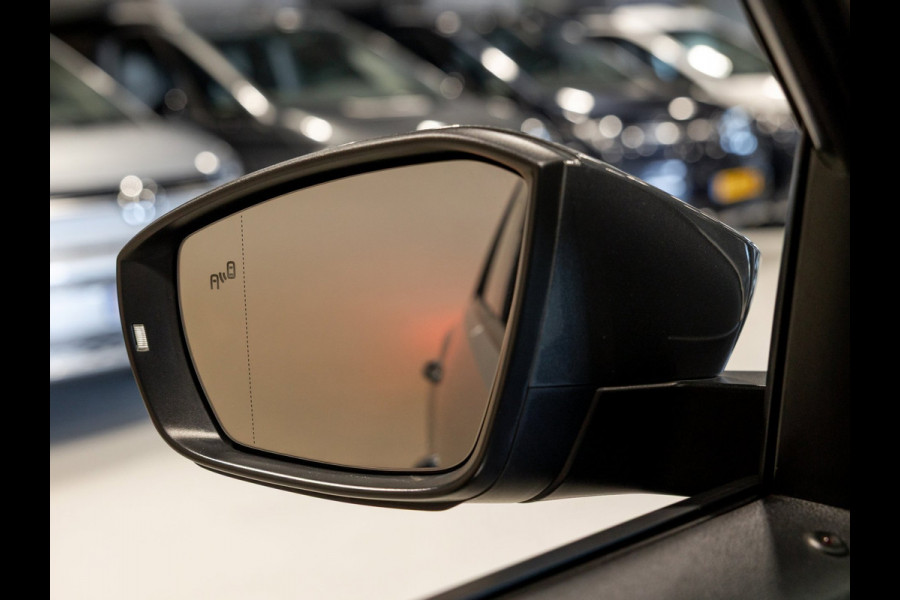 Volkswagen T-Roc 2.0 TSI 4Motion Sport / 190pk / Trekhaak / Leder / Achteruitrij camera /