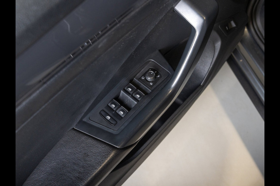 Volkswagen T-Roc 2.0 TSI 4Motion Sport / 190pk / Trekhaak / Leder / Achteruitrij camera /