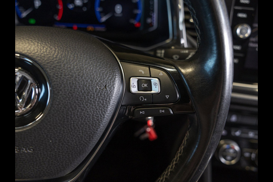 Volkswagen T-Roc 2.0 TSI 4Motion Sport / 190pk / Trekhaak / Leder / Achteruitrij camera /