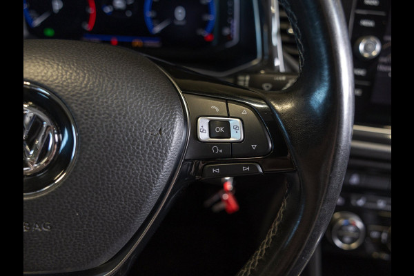 Volkswagen T-Roc 2.0 TSI 4Motion Sport / 190pk / Trekhaak / Leder / Achteruitrij camera /