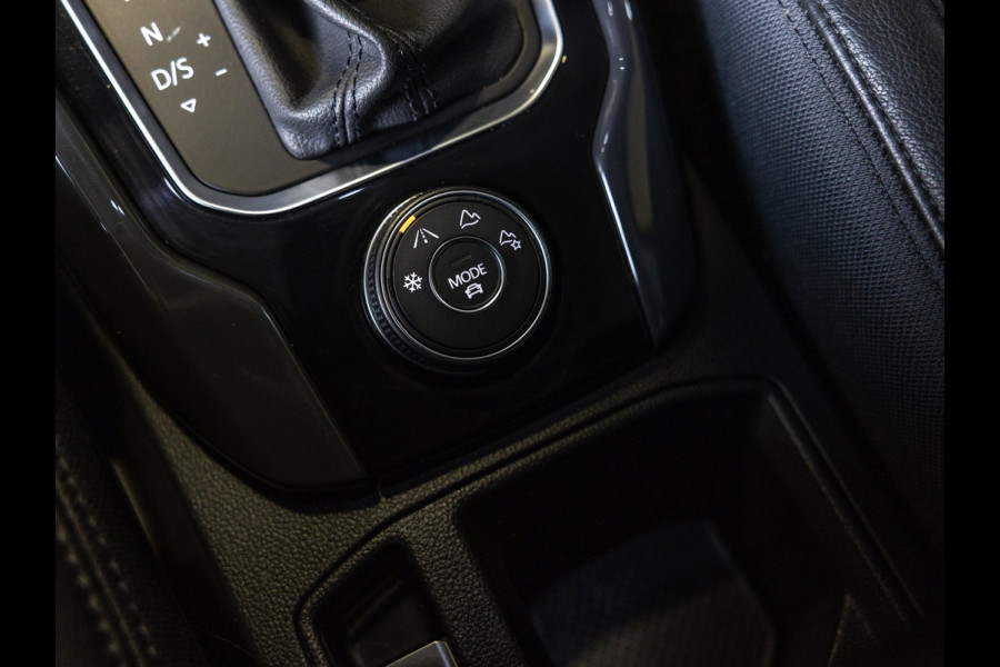 Volkswagen T-Roc 2.0 TSI 4Motion Sport / 190pk / Trekhaak / Leder / Achteruitrij camera /