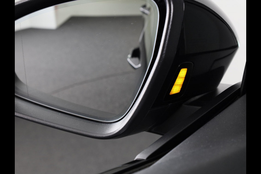 Audi Q4 e-tron 40 Launch edition S Competition 77 kWh 204pk | SoH 93% | Panoramadak | Head-up Display | Navigatie | Stoelverwarming