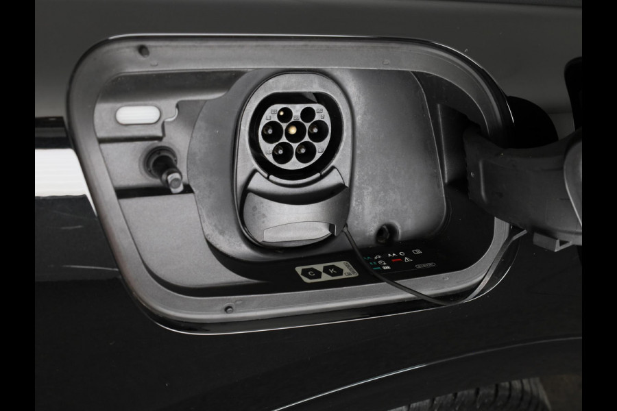 Audi Q4 e-tron 40 Launch edition S Competition 77 kWh 204pk | SoH 93% | Panoramadak | Head-up Display | Navigatie | Stoelverwarming