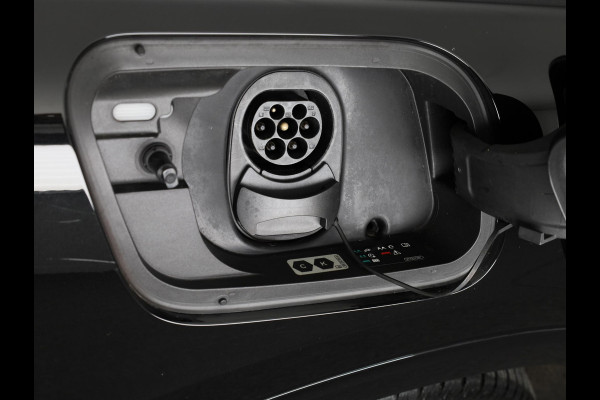 Audi Q4 e-tron 40 Launch edition S Competition 77 kWh 204pk | SoH 93% | Panoramadak | Head-up Display | Navigatie | Stoelverwarming