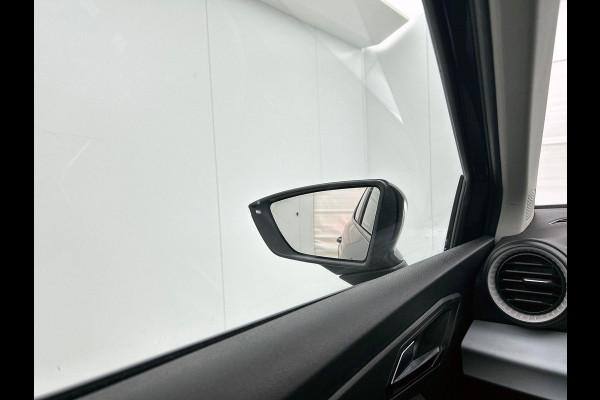 Seat Ibiza 1.0 EcoTSI Style Business Intense Navigatie Apple Carplay/Android Auto Parkeersensoren Virtual Cockpit Cruise Control Stoelverwarming Full Led Climate Control