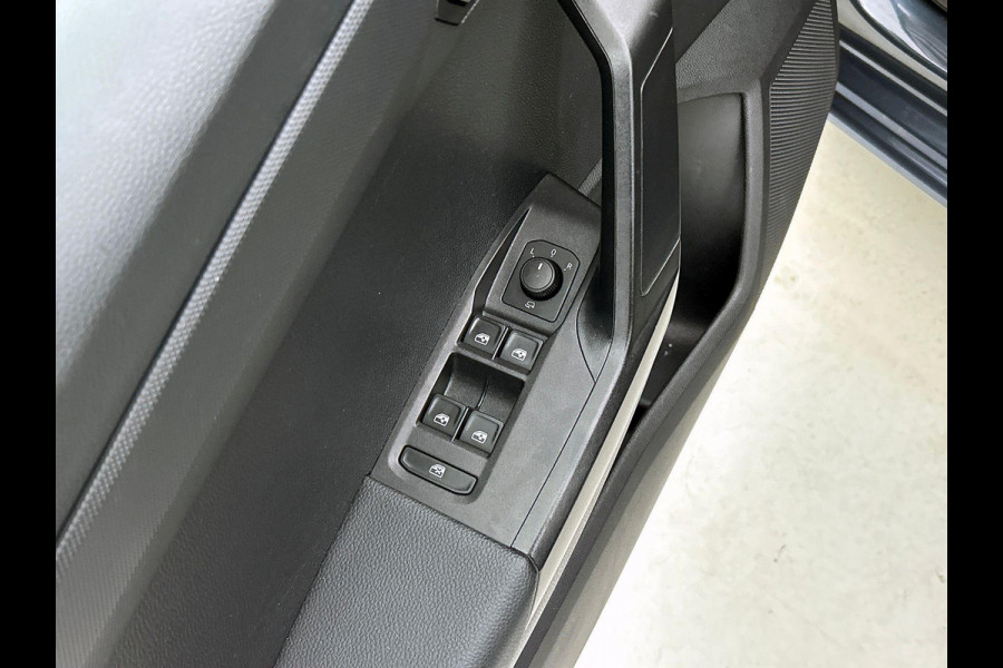 Seat Ibiza 1.0 EcoTSI Style Business Intense Navigatie Apple Carplay/Android Auto Parkeersensoren Virtual Cockpit Cruise Control Stoelverwarming Full Led Climate Control