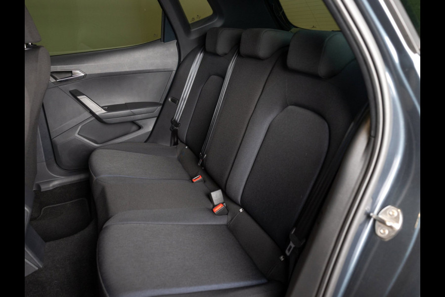 Seat Arona 1.0 TSI FR Xperience Business Connect / 110pk / Trekhaak / Achteruitrij camera / Stoelverwarming /