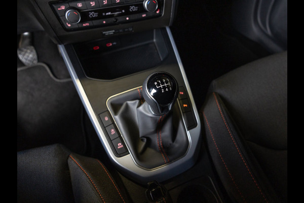 Seat Arona 1.0 TSI FR Xperience Business Connect / 110pk / Trekhaak / Achteruitrij camera / Stoelverwarming /
