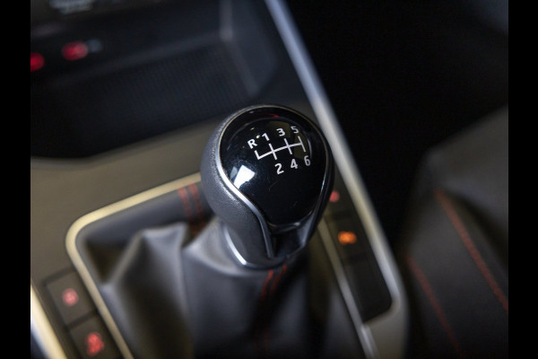 Seat Arona 1.0 TSI FR Xperience Business Connect / 110pk / Trekhaak / Achteruitrij camera / Stoelverwarming /