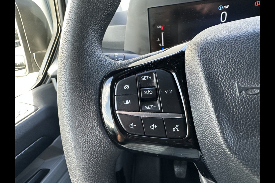 Ford Transit Custom 2.0 TDCI 136 PK TREND / L2H1 / 46.765 KM !! / 2.800 KG AHG / CAMERA / CRUISE / 3 ZITS / AIRCO / CARPLAY