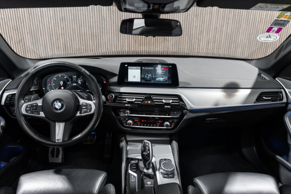 BMW 5 Serie Touring 530i M Sport PANO LEDER LED